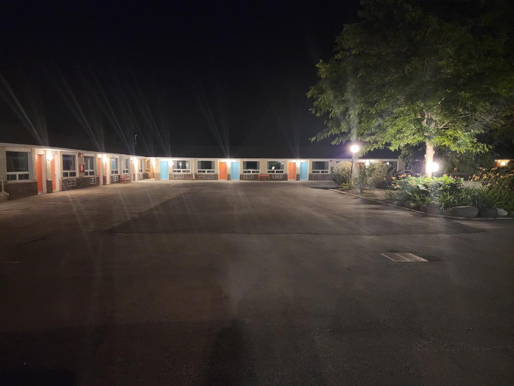 霍华德约翰逊酒店 林赛 外观 照片